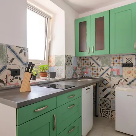 Flora Apartment *