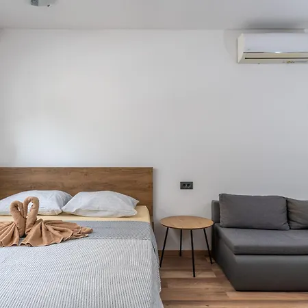 Flora Apartment *