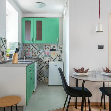 Flora Apartment *