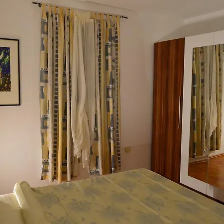 Flora Apartment *