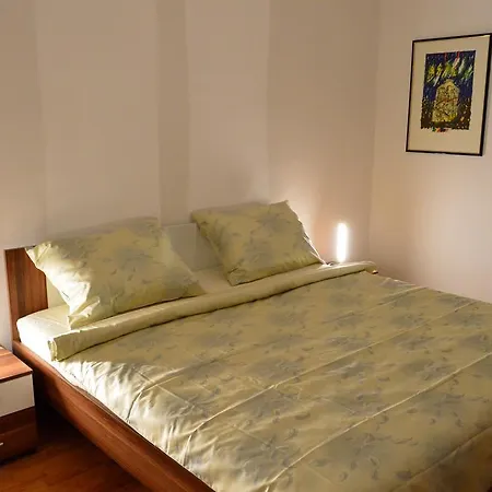Flora Apartment