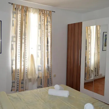 Flora Apartment