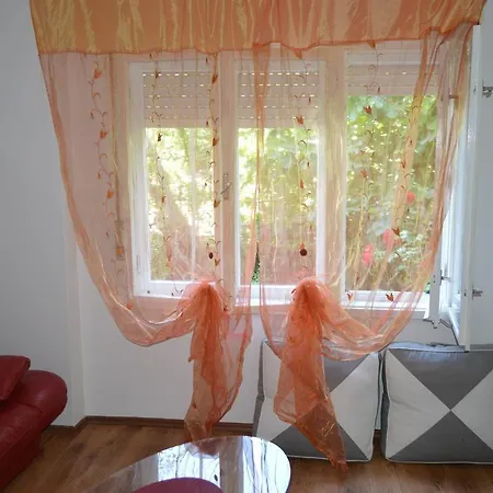 Flora Apartment *